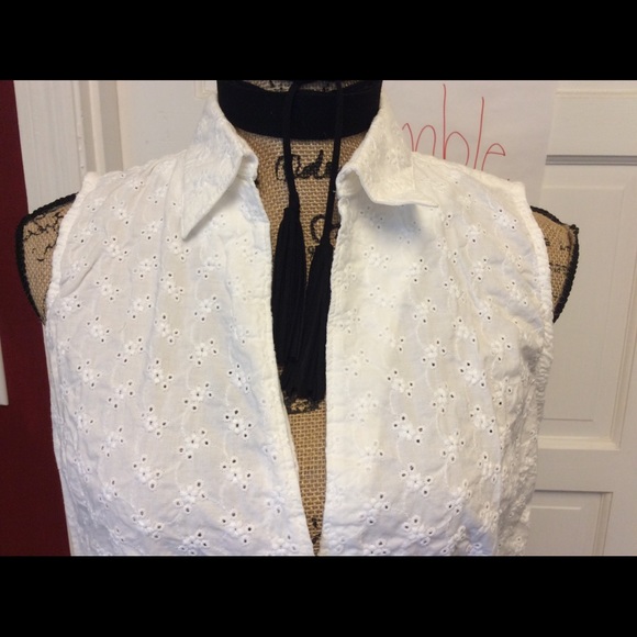 Ralph Lauren wrap Eyelet blouse - Picture 2 of 8